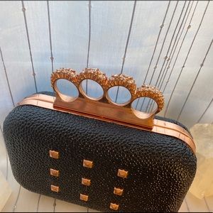 Royal hand clutch